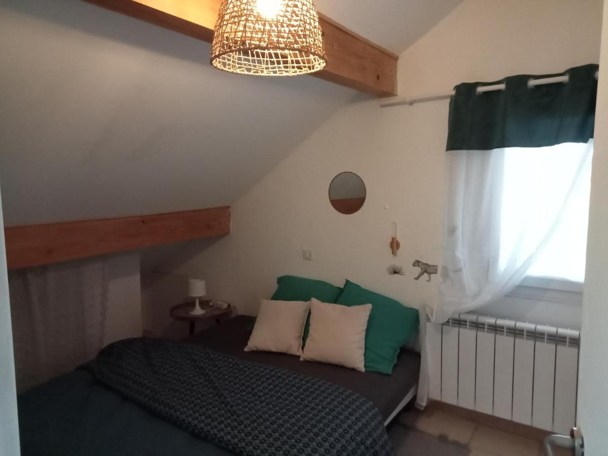 Appartement Dans Notre Maison Domessin Экстерьер фото